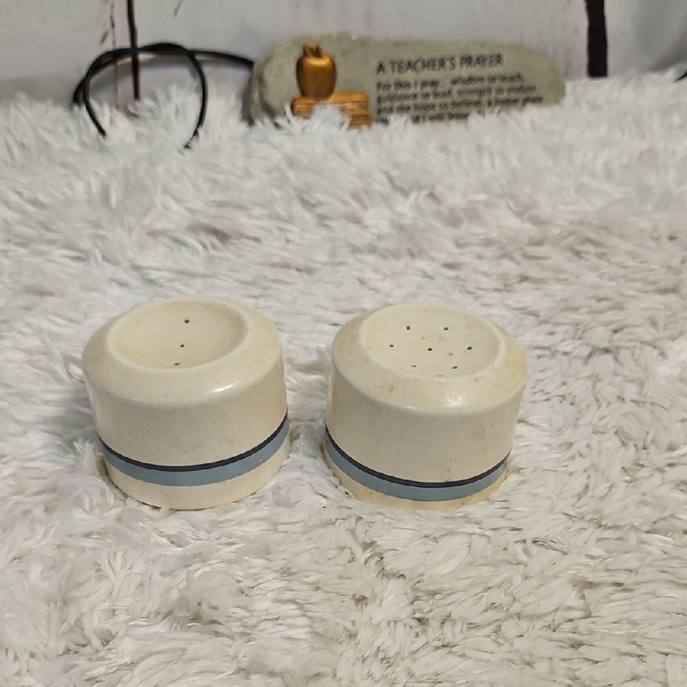Lenox Brushwork Blue Salt & Pepper Shakers Tan Speckled Stripes Kitchen